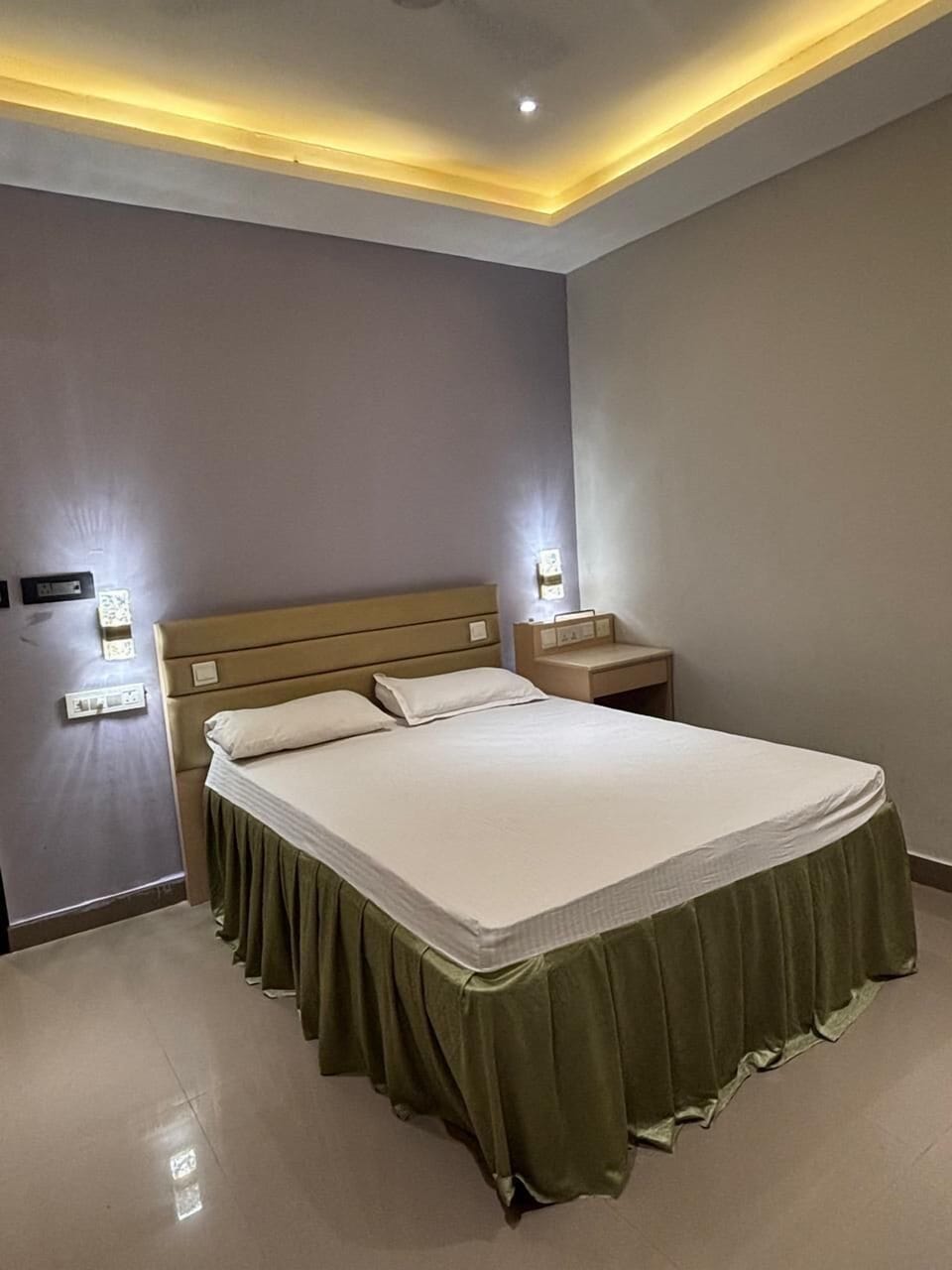 Deluxe Single Room, Non Smoking, Housekeeping | Desk
