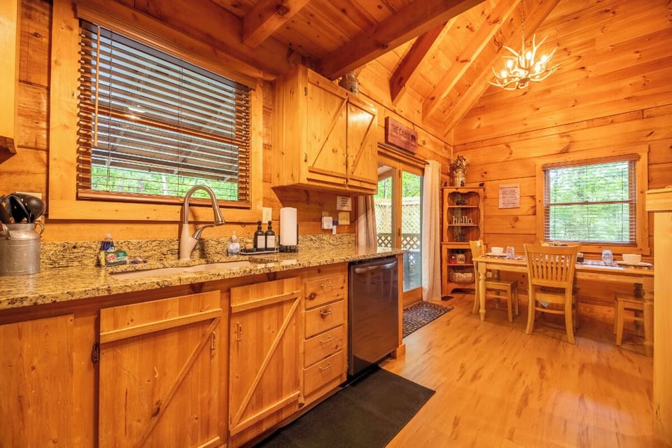 Quiet Way Cabin's fully-equipped kitchen