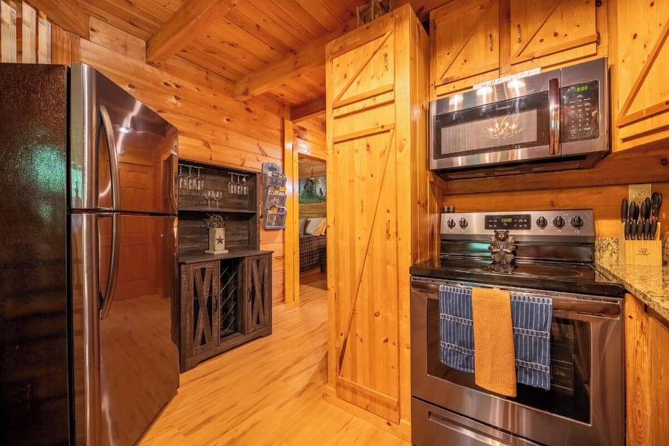 Quiet Way Cabin's fully-equipped kitchen