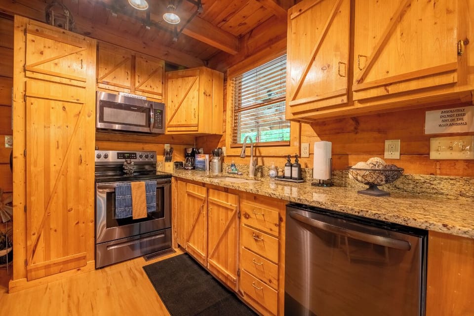 Quiet Way Cabin's fully-equipped kitchen