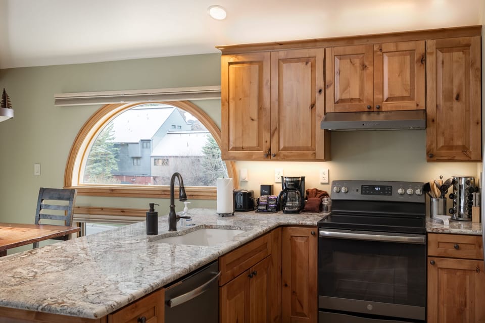 Kitchen - Fully appointed kitchen