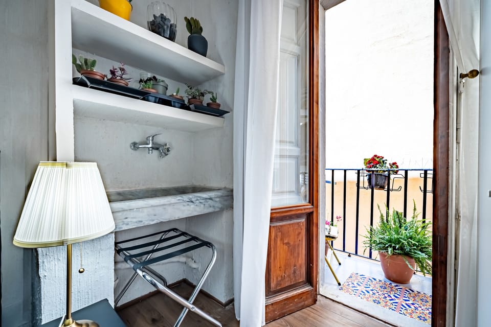 Economy Room (Bologna) | Blackout drapes, iron/ironing board (on request), WiFi (free)