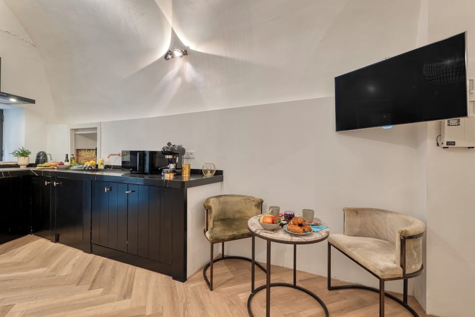 Honeymoon Apartment, 2 Bedrooms, Microwave (Boutique Apartment Casa Del Barone) | Dining