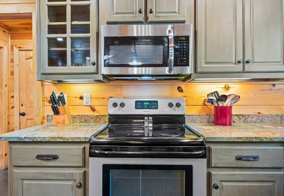 Modern stainless appliances meet cozy cabin charm, giving you all the tools you need for mealtime without losing that rustic vibe.