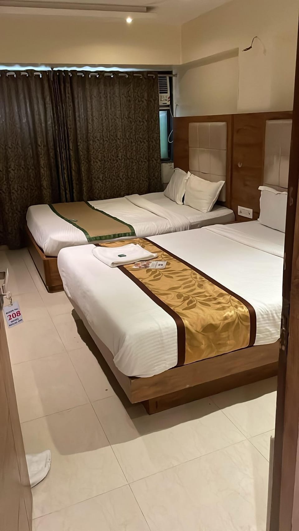 Quadruple Room | Desk, laptop workspace, free WiFi