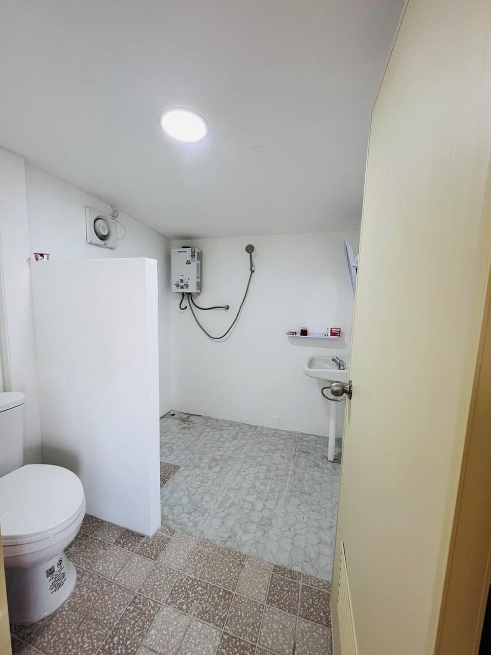 Signature Room, 1 Bedroom, Mountain View | Bathroom | Hair dryer, towels, soap, shampoo