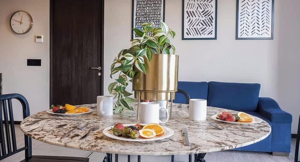 Round dining table w/ decorative centerpiece, ideal for relaxed breakfasts or dinner