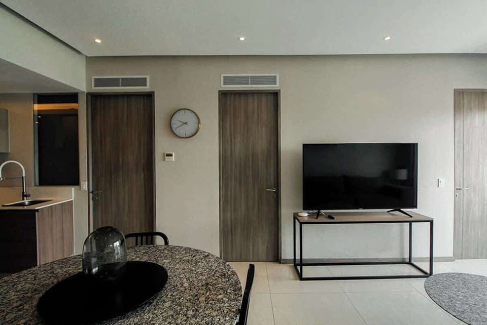 Dinning room w/ TV, cozy seating & a modern kitchen nearby