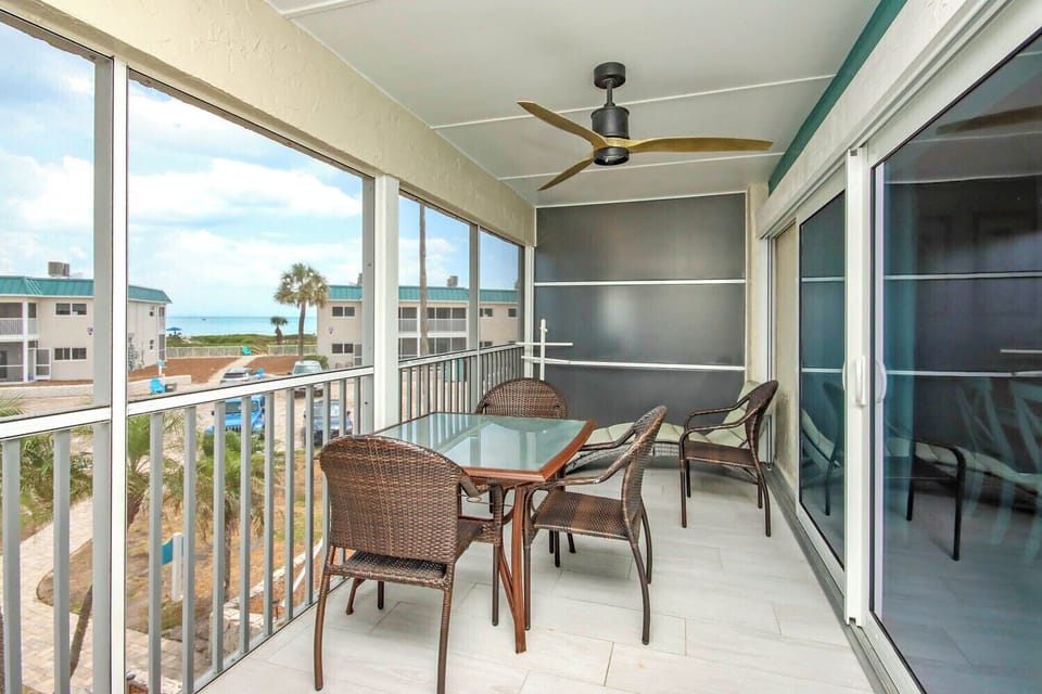 Front Lanai