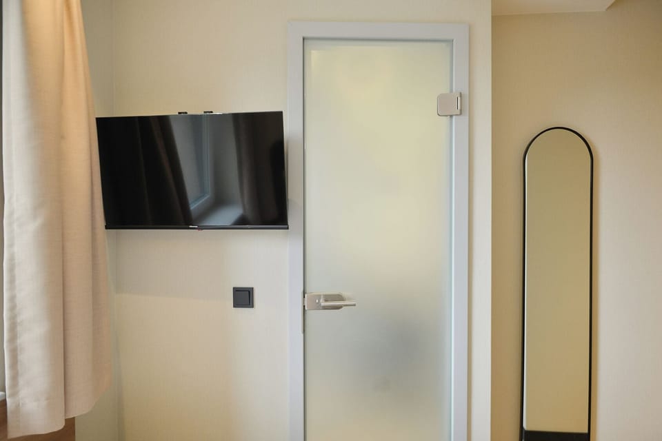 Basic Single Room | In-room safe, desk, blackout drapes, free WiFi