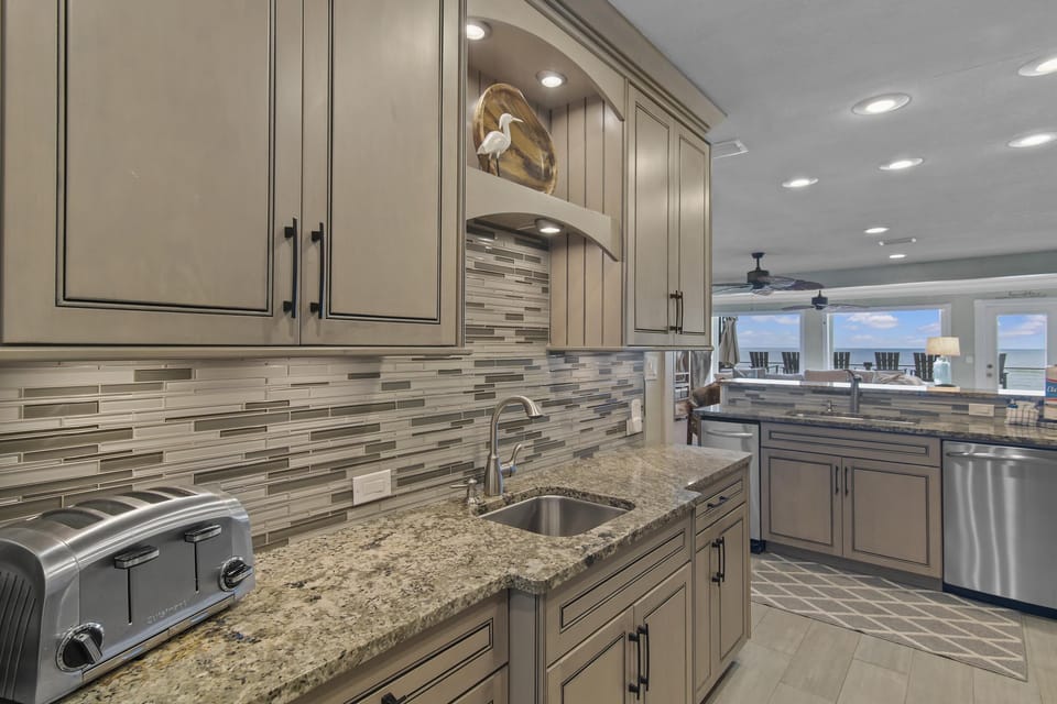 House, Multiple Beds (Green Reef #7- Emerald Horizon) | Private kitchen | Oven, toaster