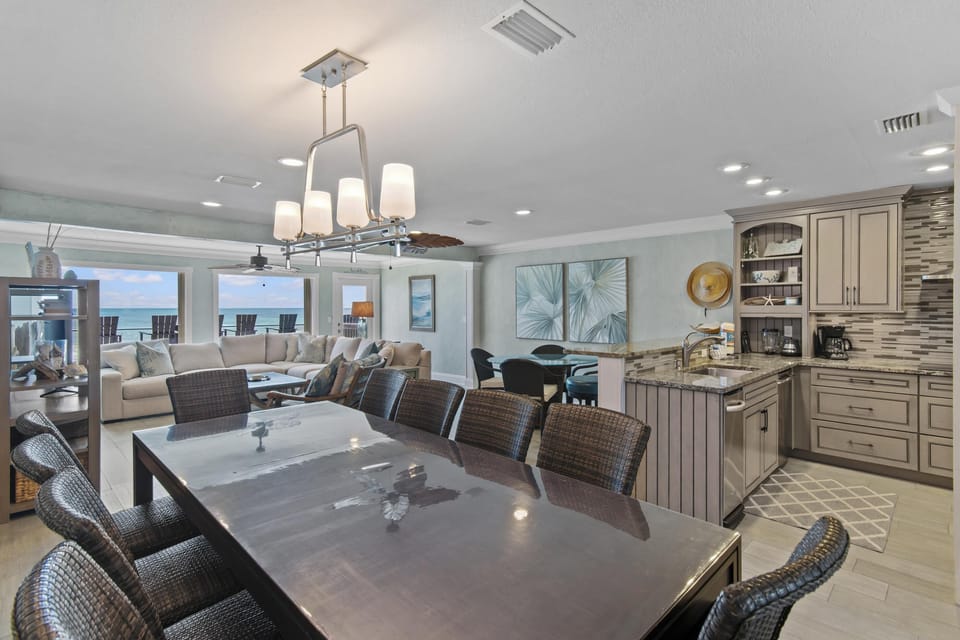 House, Multiple Beds (Green Reef #7- Emerald Horizon) | Dining