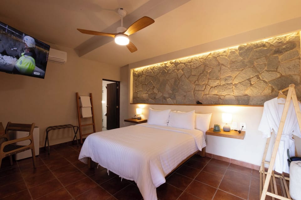 Deluxe Room, 1 King Bed | In-room safe, laptop workspace, WiFi (free), bed sheets