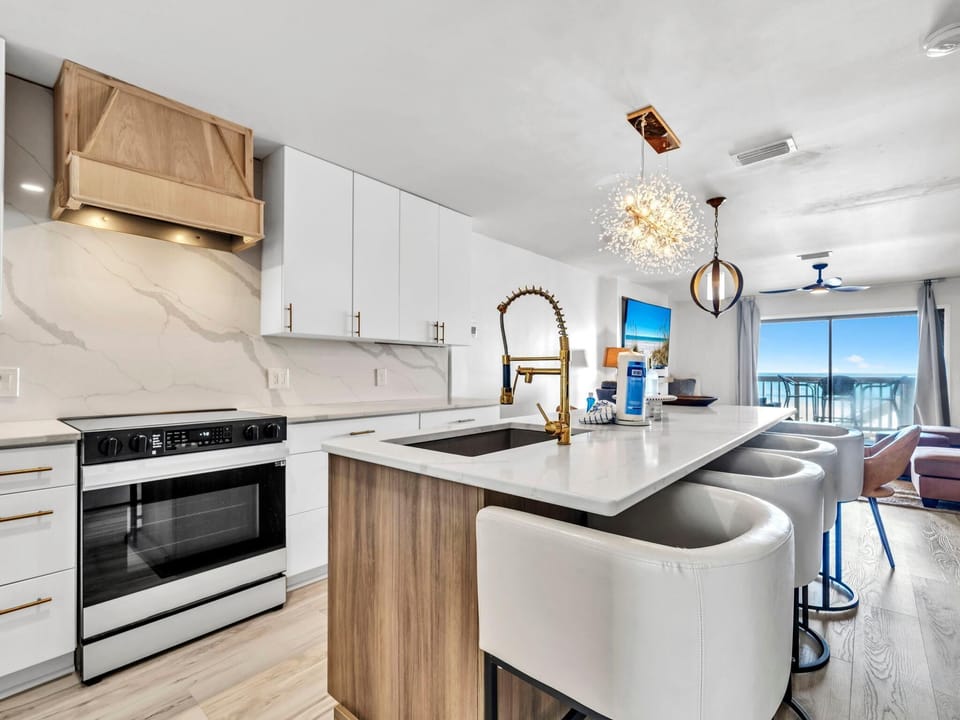 House, Multiple Beds (Charline at Shoreline Villas) | Private kitchen