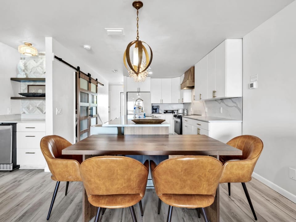 House, Multiple Beds (Charline at Shoreline Villas) | Dining