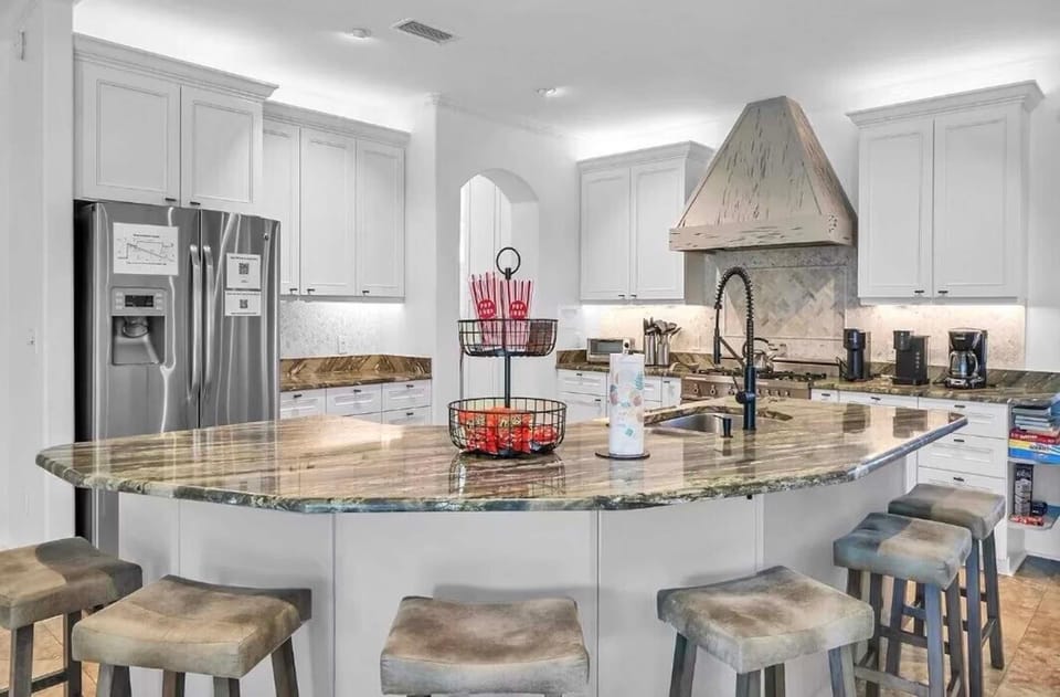 House, Multiple Beds (Saltaire-2) | Private kitchen | Oven, toaster