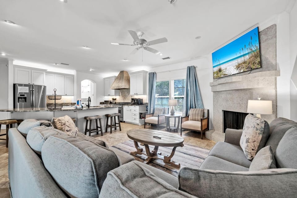 House, Multiple Beds (Saltaire-2) | Living area | TV