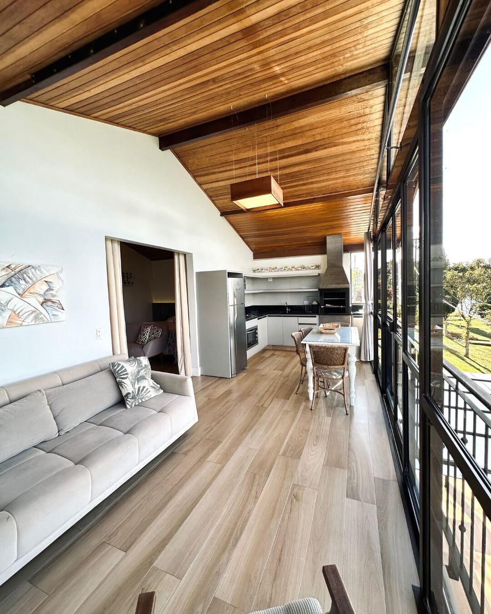 Panoramic Chalet | Living room