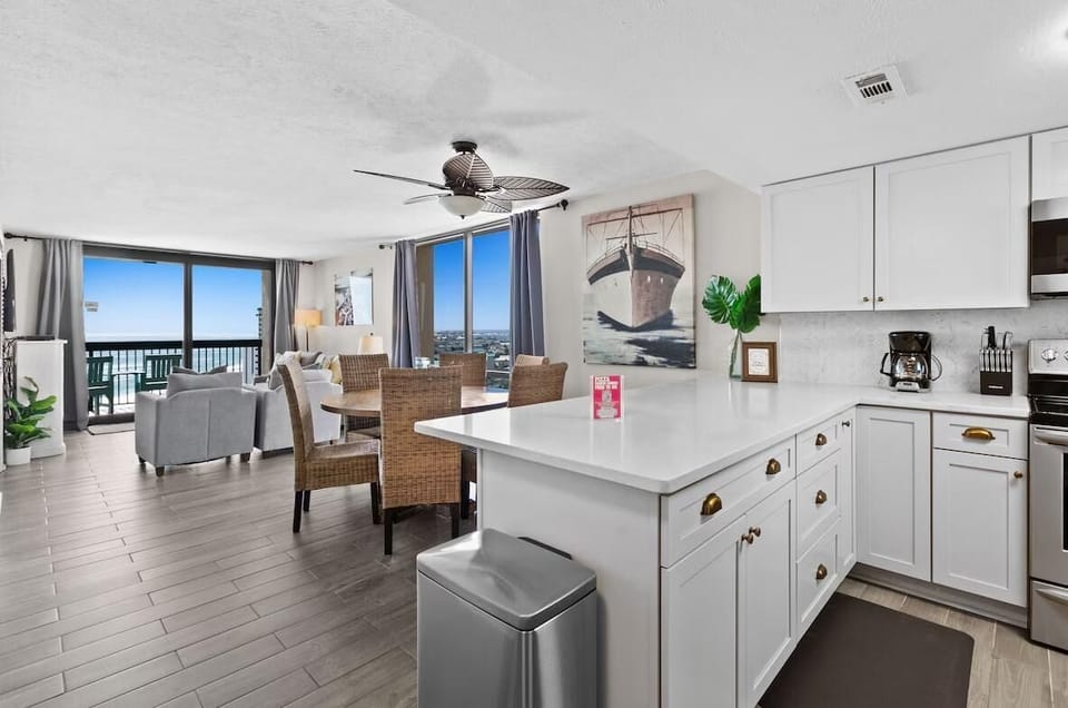 Condo, 1 King Bed with Sofa bed (SunDestin 1818) | Private kitchen | Oven, toaster