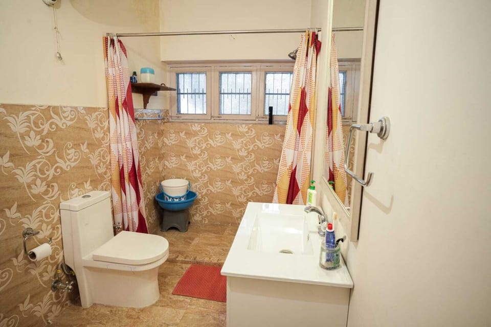 Towels, soap, shampoo, toilet paper