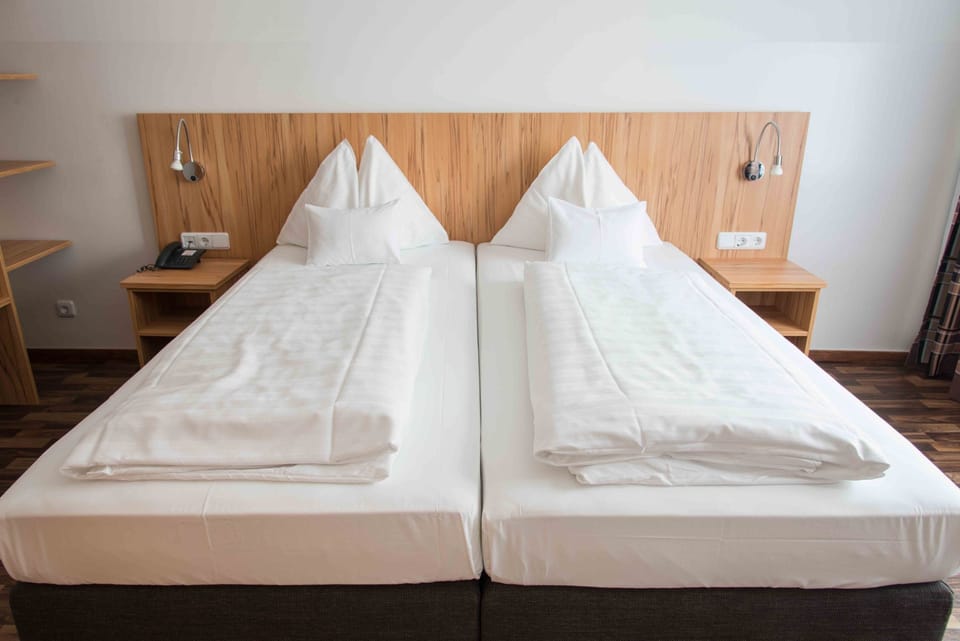 Double Room | Desk, iron/ironing board, cribs/infant beds, free WiFi