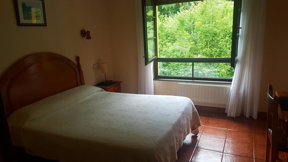 17 bedrooms, pillowtop beds, desk, blackout drapes