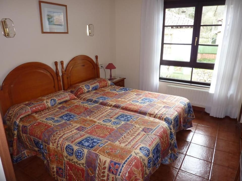 17 bedrooms, pillowtop beds, desk, blackout drapes