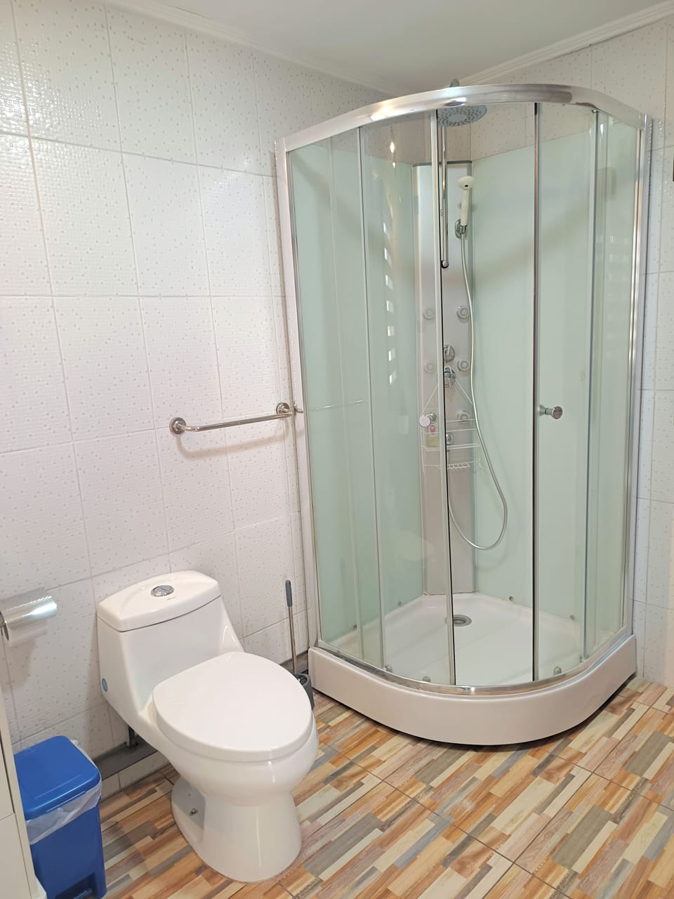 Family Triple Room, City View | Bathroom