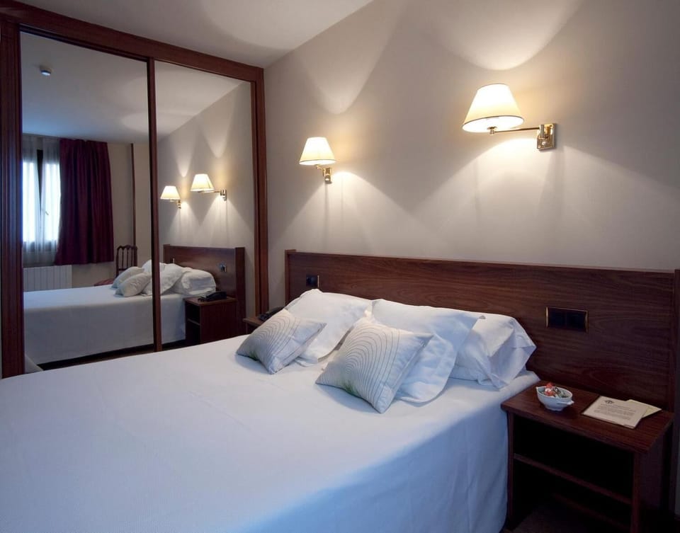 In-room safe, desk, soundproofing, WiFi