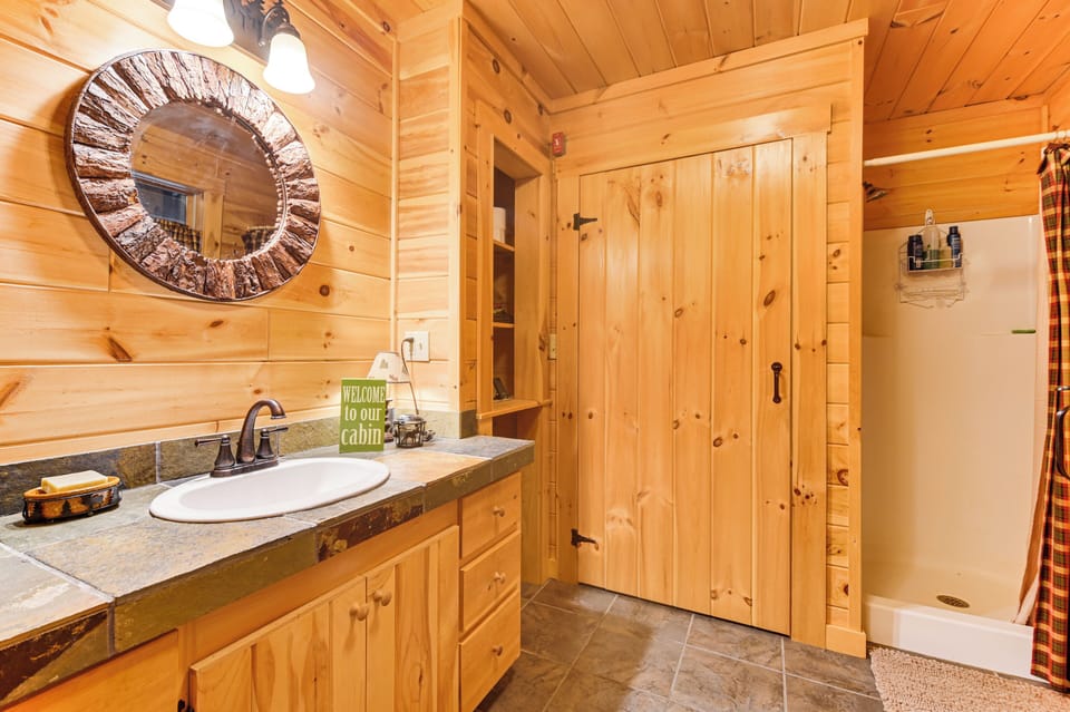 Full Bathroom | 1st Floor