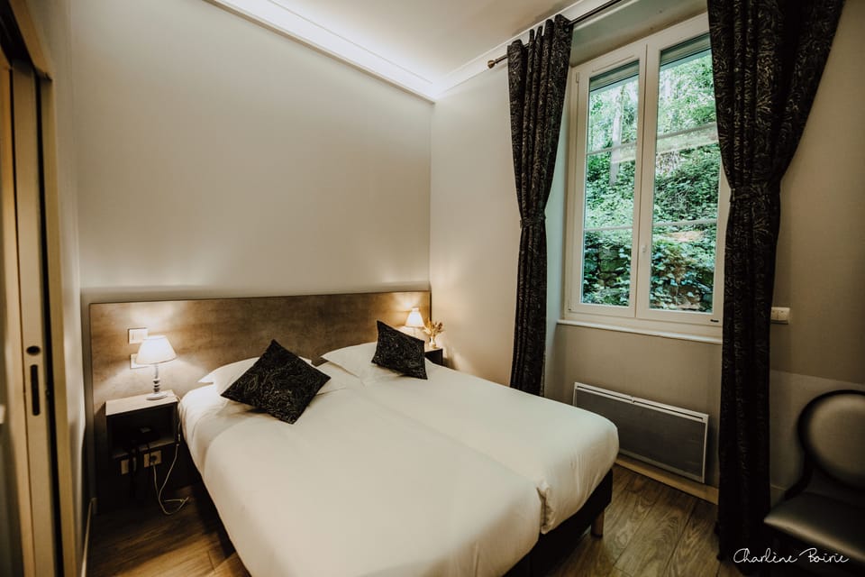 Classic Double Room | Individually decorated, blackout drapes, soundproofing, free WiFi