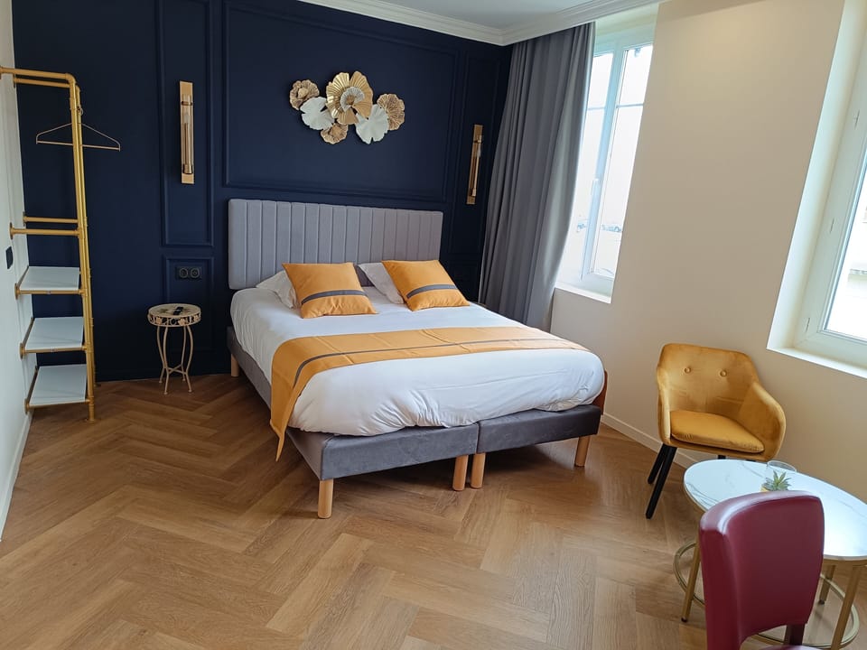 Deluxe Suite, 1 Queen Bed, Bathtub | Free WiFi