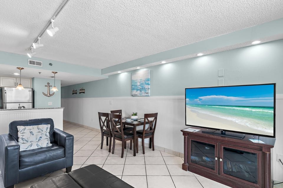Condo, 1 King Bed with Sofa bed (SunDestin 510) | Living area