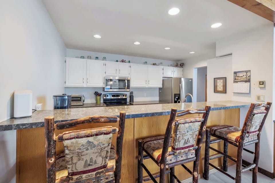 Condo, Multiple Beds, Fireplace, Mountain View (Trail Ridge Retreat) | Private kitchen