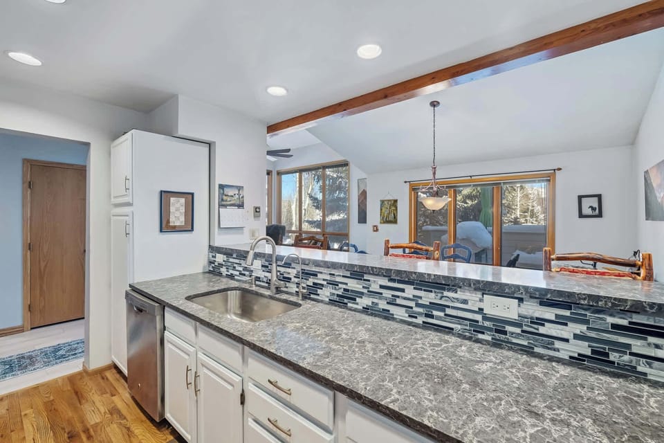 Condo, Multiple Beds, Fireplace, Mountain View (Trail Ridge Retreat) | Interior