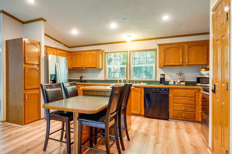 Full kitchen