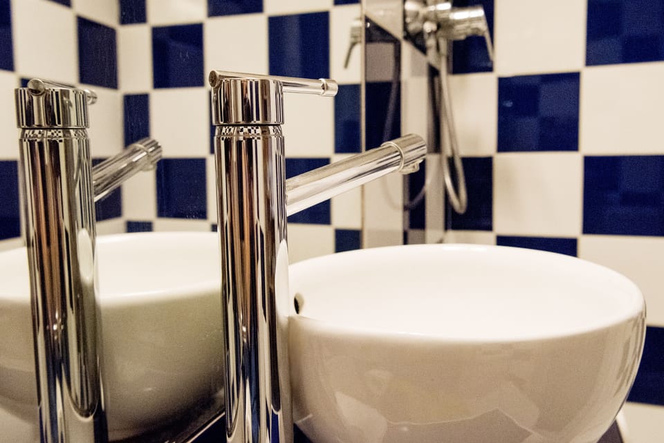 Economic Semi Basement Double Room | Bathroom | Shower, free toiletries, hair dryer, towels