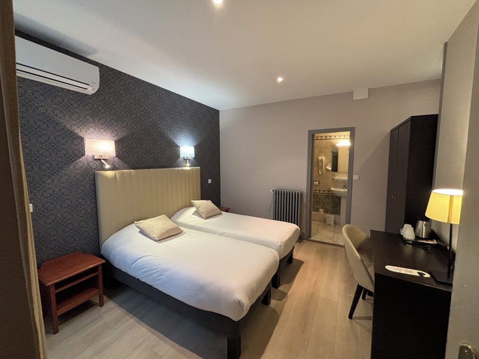 Classic Double Room | Desk, free WiFi, bed sheets