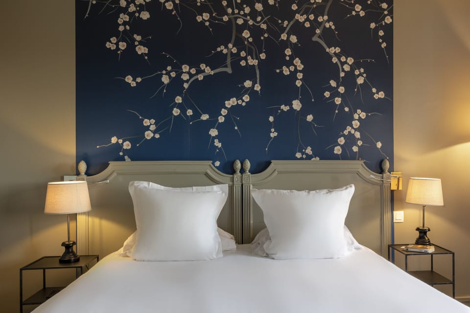 Executive Room, 1 King Bed, River View (Twin bed on request) | In-room safe, individually furnished, desk, soundproofing