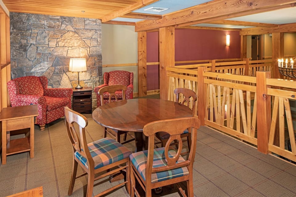 The first floor has an additional common area for relaxing with your group | Main Level Lobby