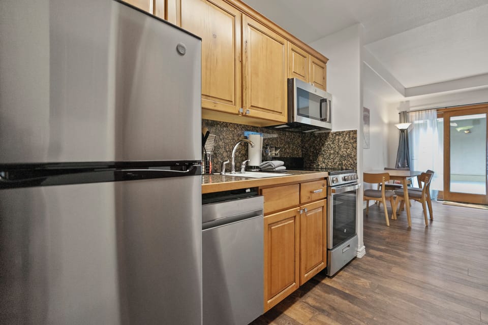 Fully equipped kitchen with dishwasher, stove/oven, sink & microwave.