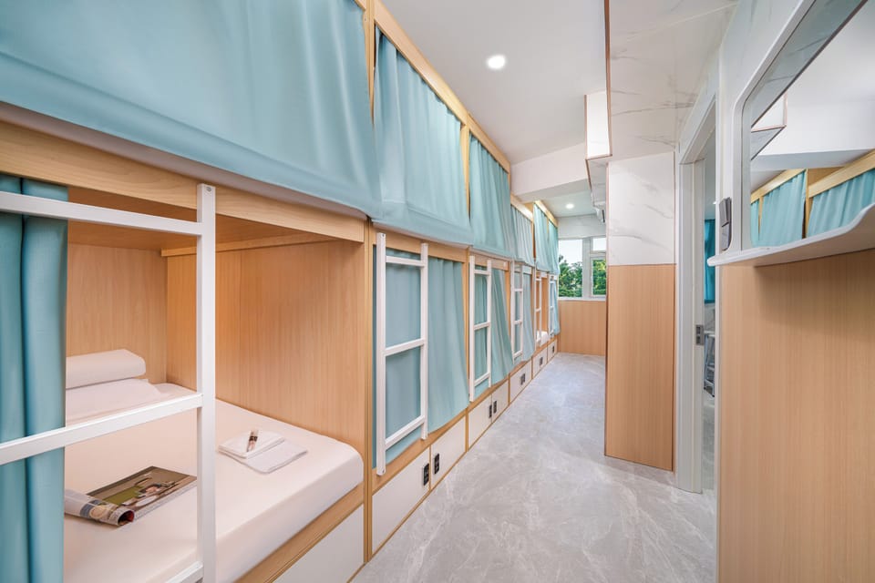 Economy coliving capsule - unisex | Free WiFi, bed sheets
