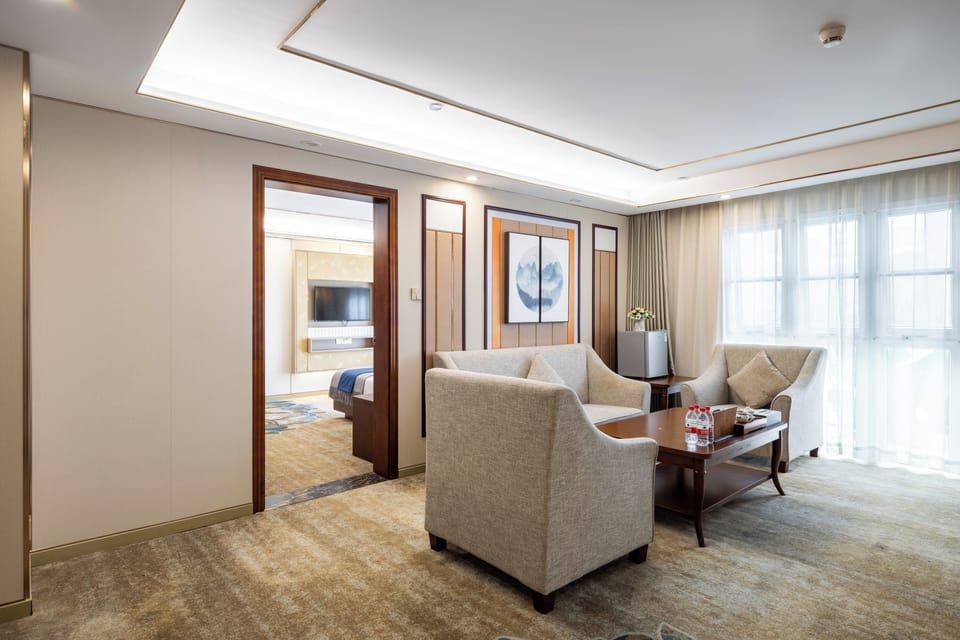 Presidential Room | Desk, laptop workspace, free WiFi, bed sheets