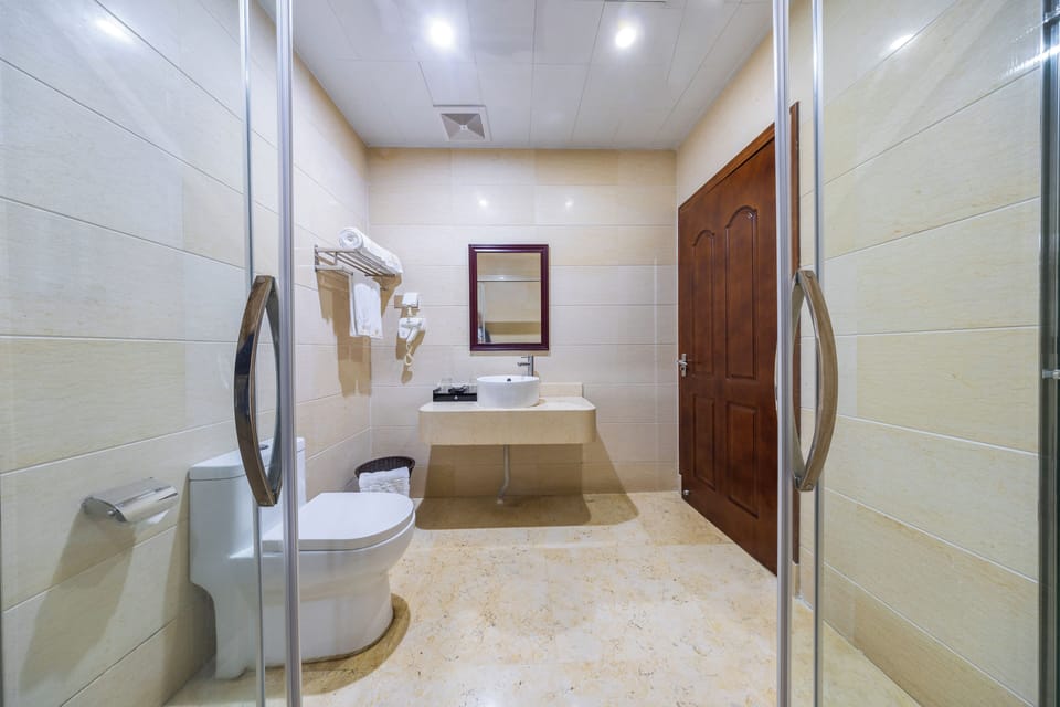 Presidential Room | Desk, laptop workspace, free WiFi, bed sheets