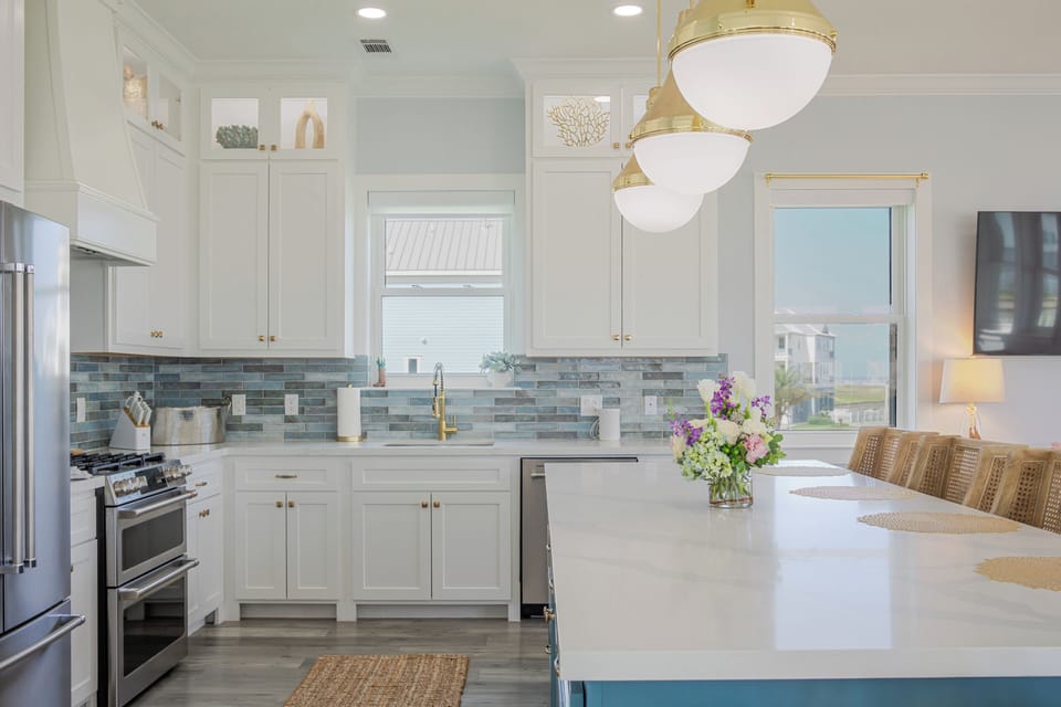 This fully stocked chef’s kitchen has everything you need for memorable meals!