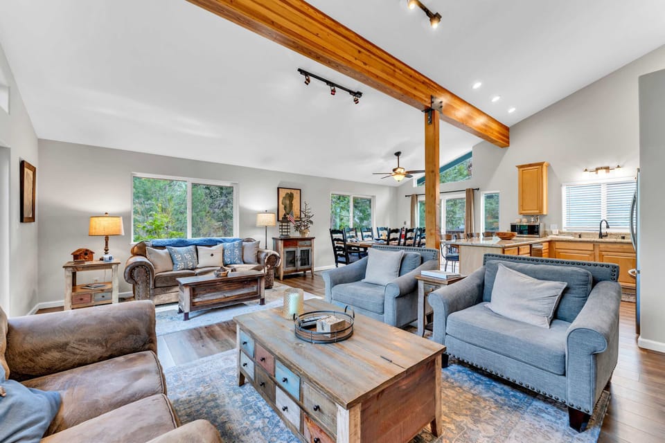 Living room: Main floor, wood-burning fireplace, Smart TV, couch seating for 7
