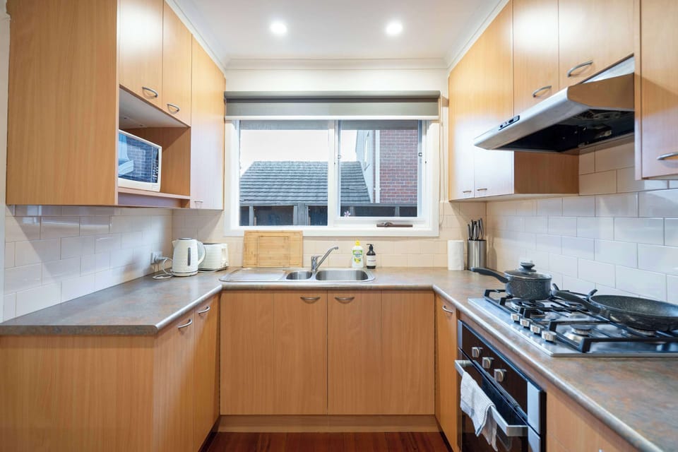 Full kitchen perfect for meal cooking