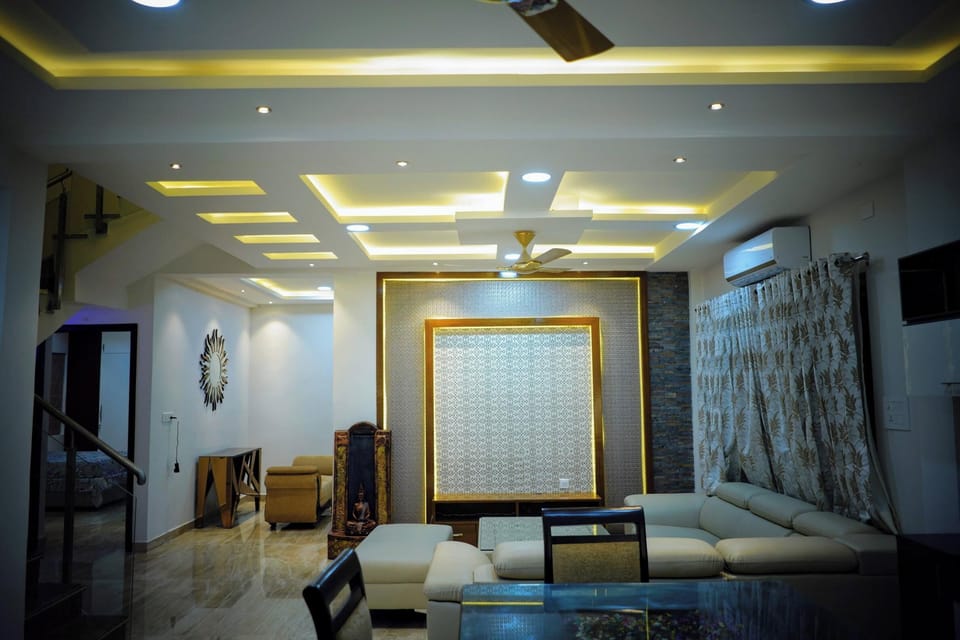Apartment (5 Bedrooms) | Living area