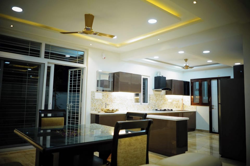 Apartment (5 Bedrooms) | Living area