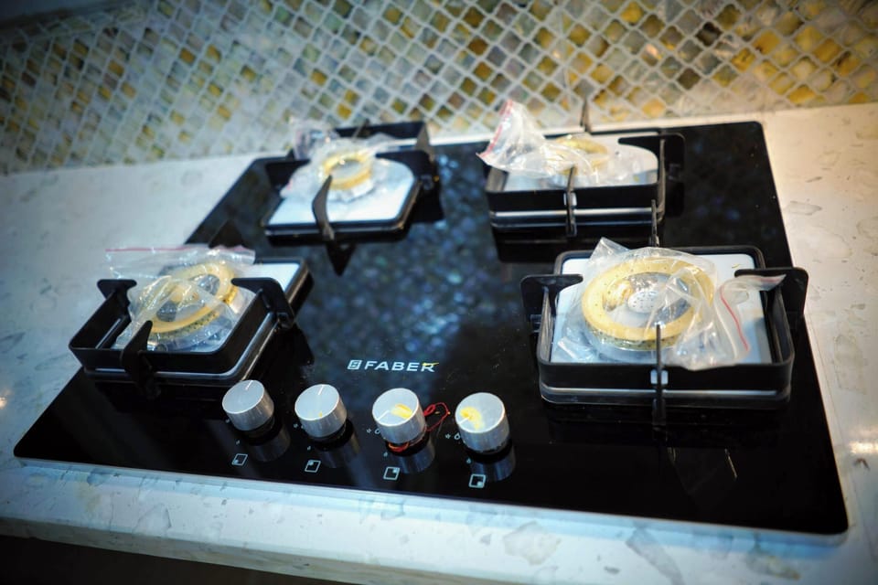 Apartment (5 Bedrooms) | Private kitchen | Microwave, cookware/dishes/utensils